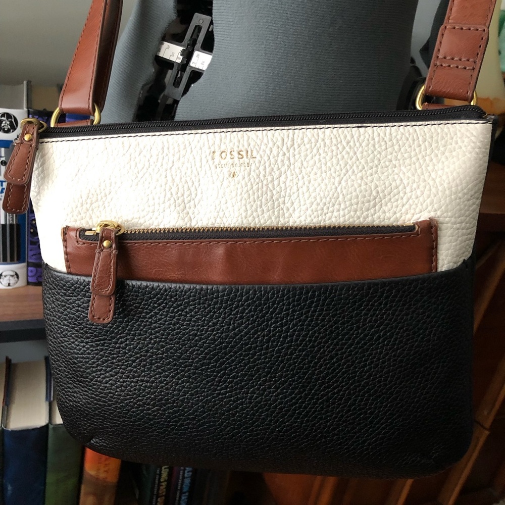 Pebbled Leather Fossil brand crossbody purse, adjustable strap.